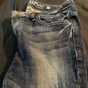 Women’s gently used GUESS jeans size 28